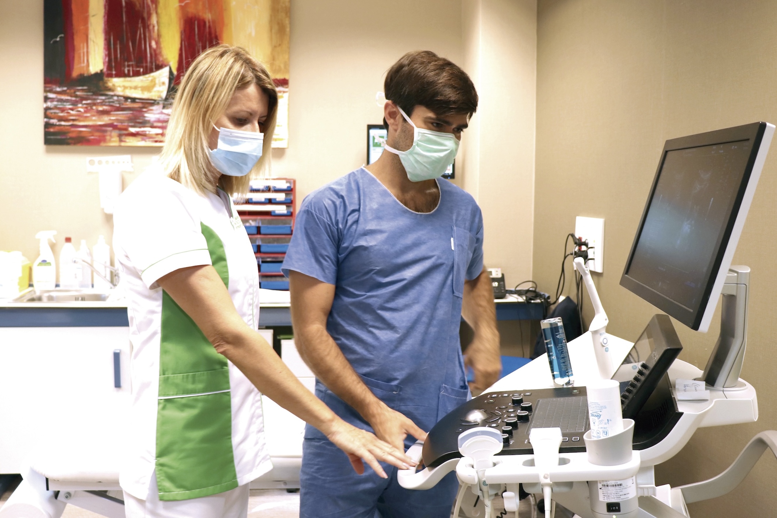 The_doctors_and_nurses_work_together_in_harmony.jpg